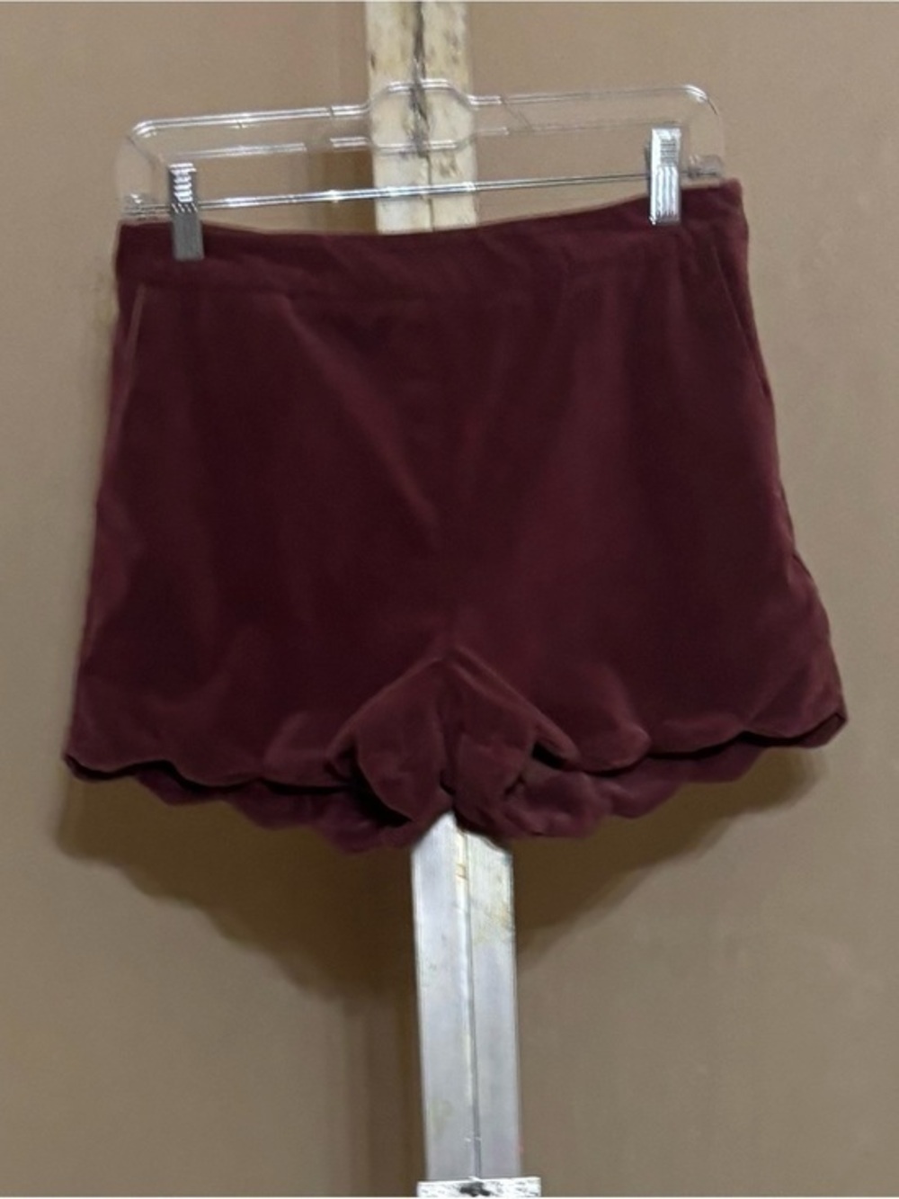 The Impeccable Pig Women’s Burgundy Velvet Scallop Hem Shorts Sz M